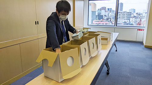 株主優待抽選の様子